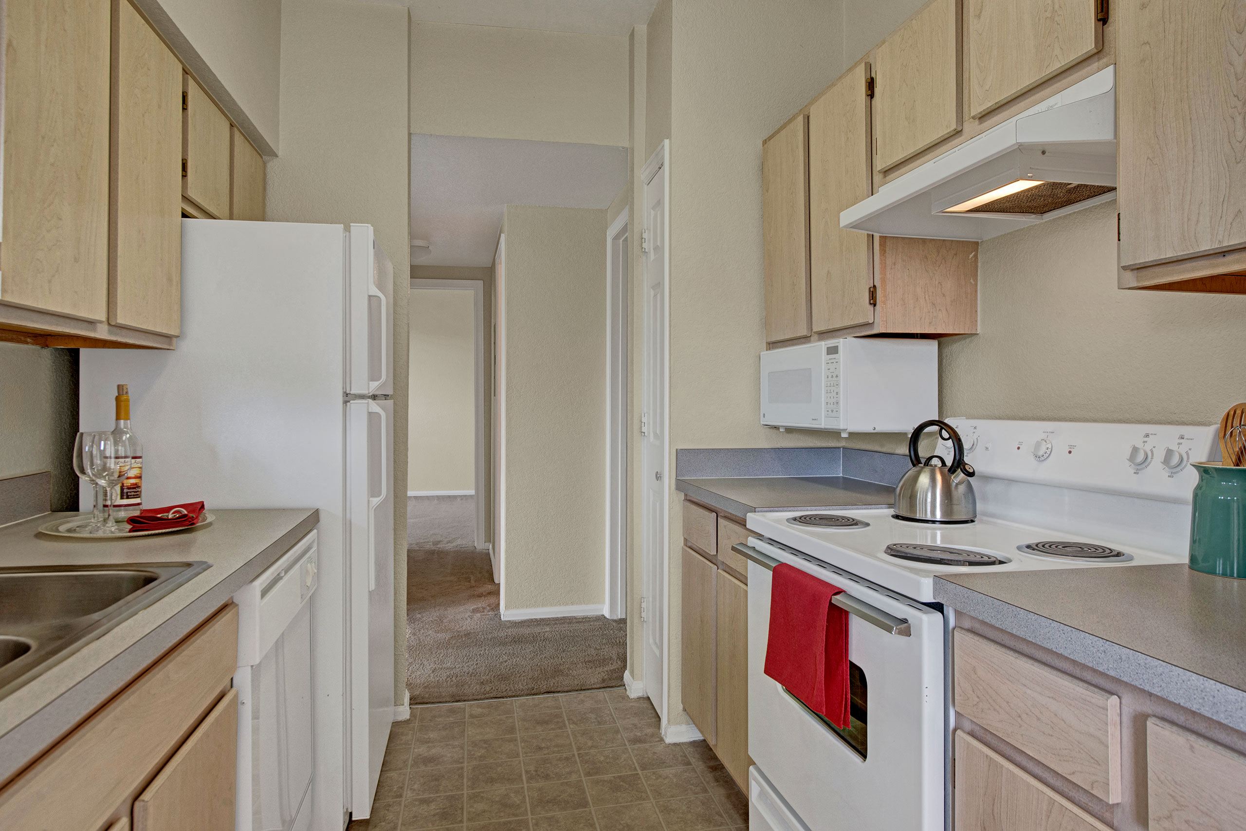 Camelback Pointe Kitchen Aisle View