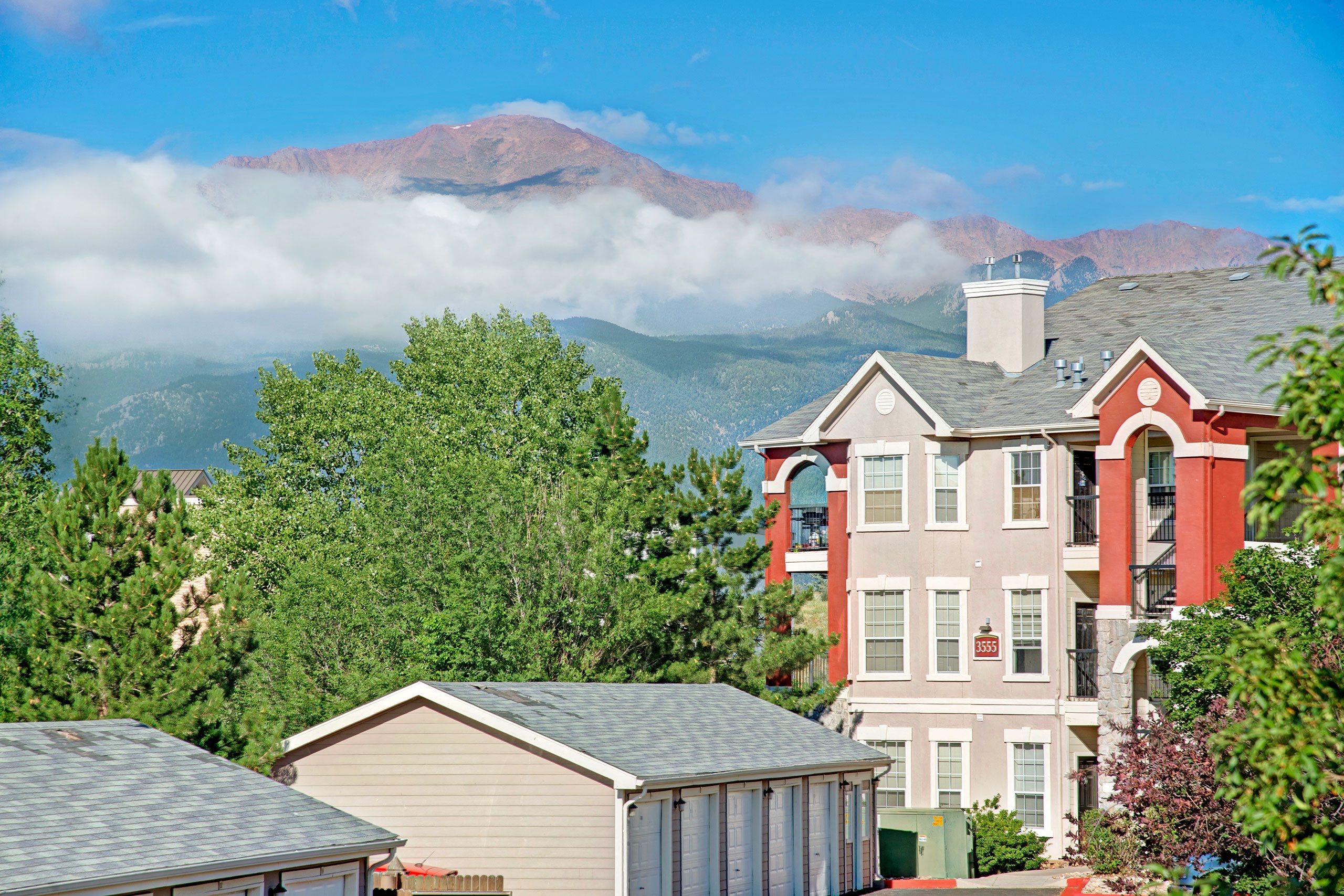 Camelback Pointe Exterior With Mountain Backdrop