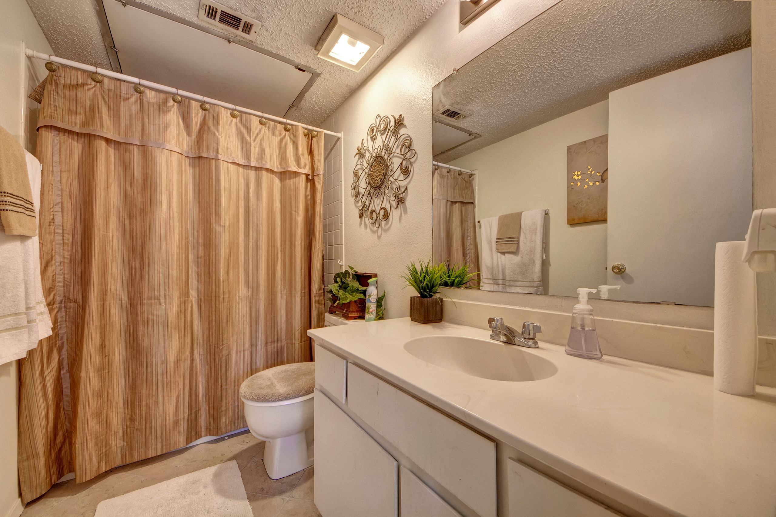 Summertree Place Bathroom