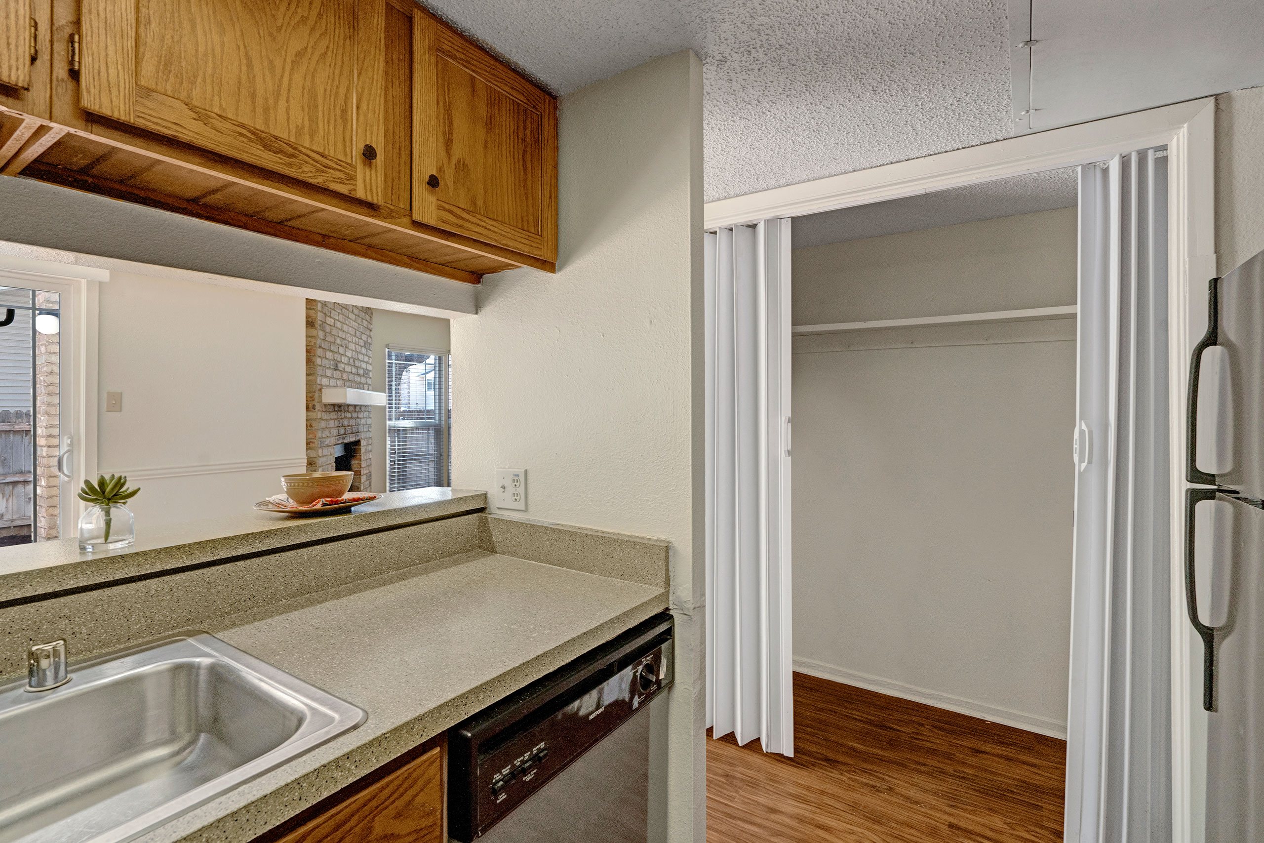 Summertree Place Kitchen and Pantry