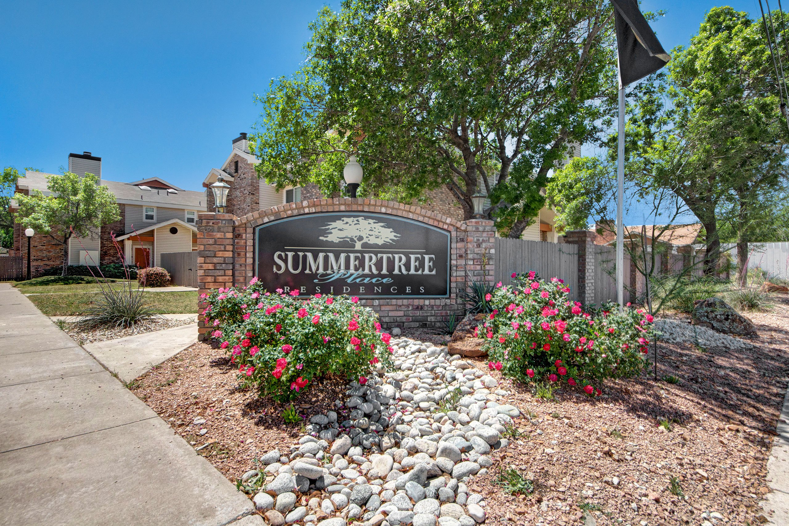 Summertree Place Exterior