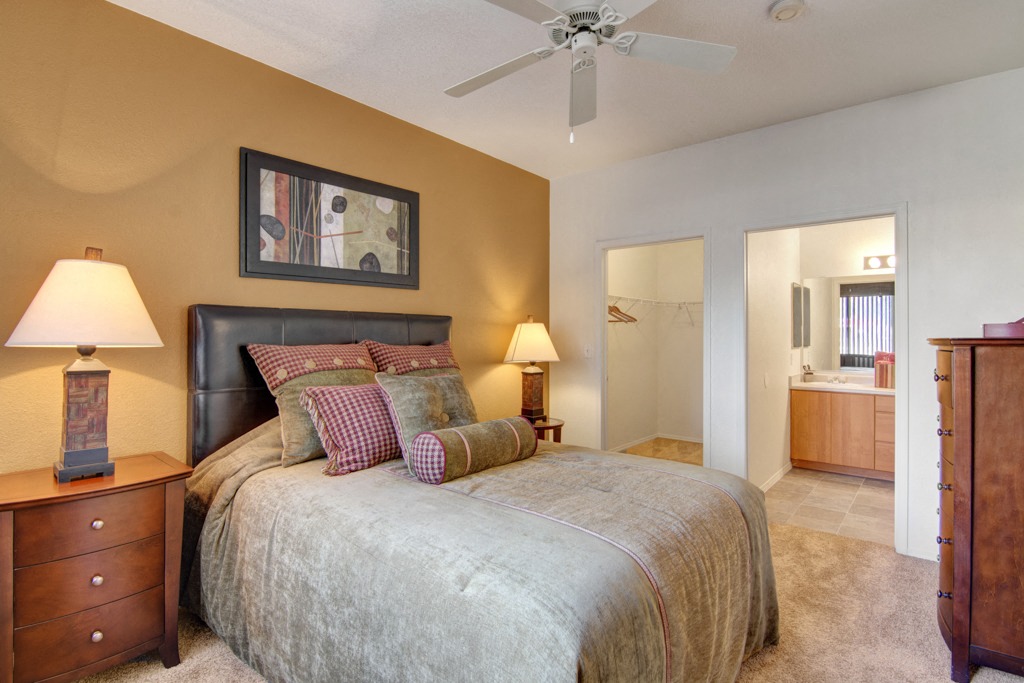 Arezzo Apartments- furnished large bedroom with bathroom 