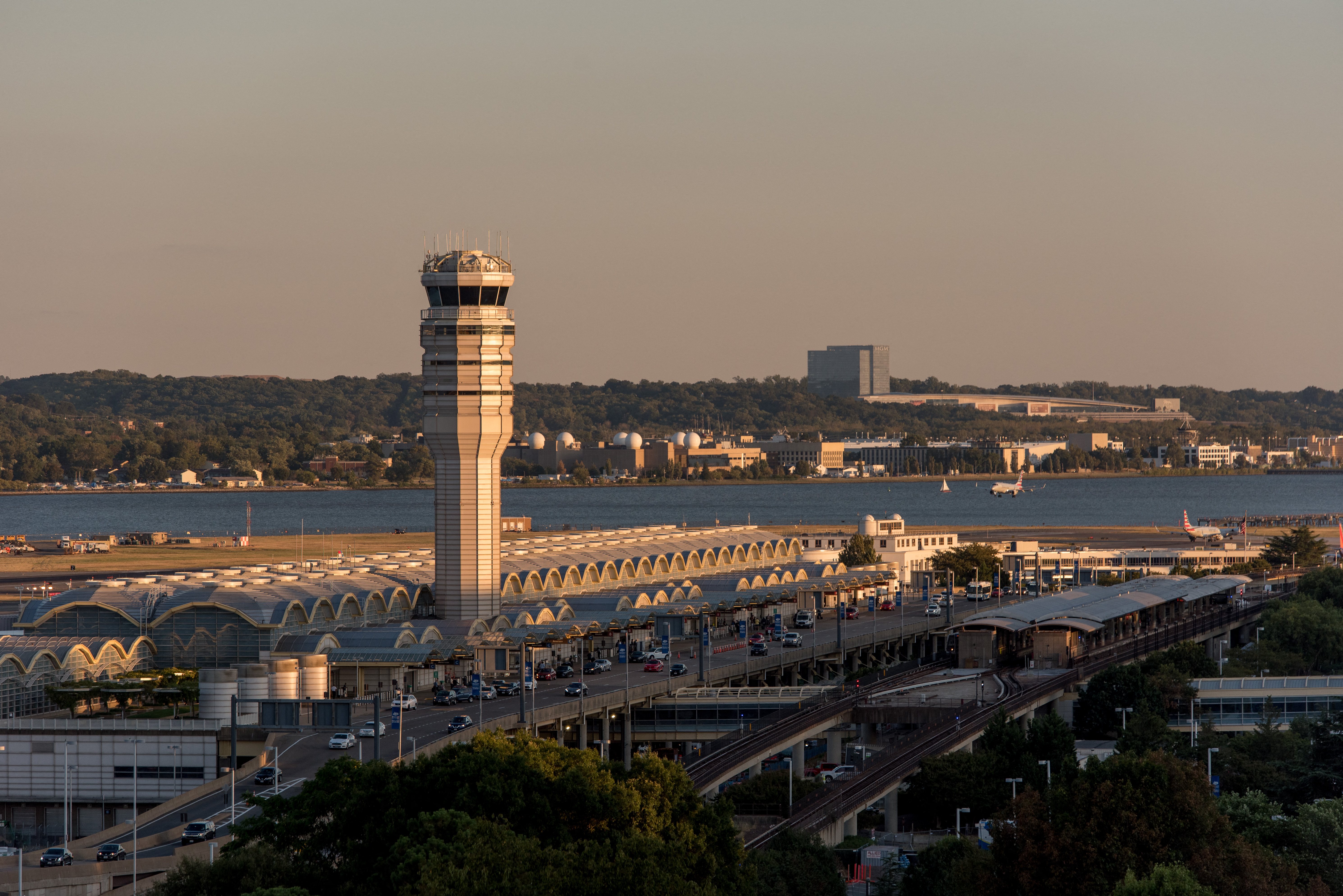 Minutes away from Reagan National Airport Minutes away from Reagan National Airport
