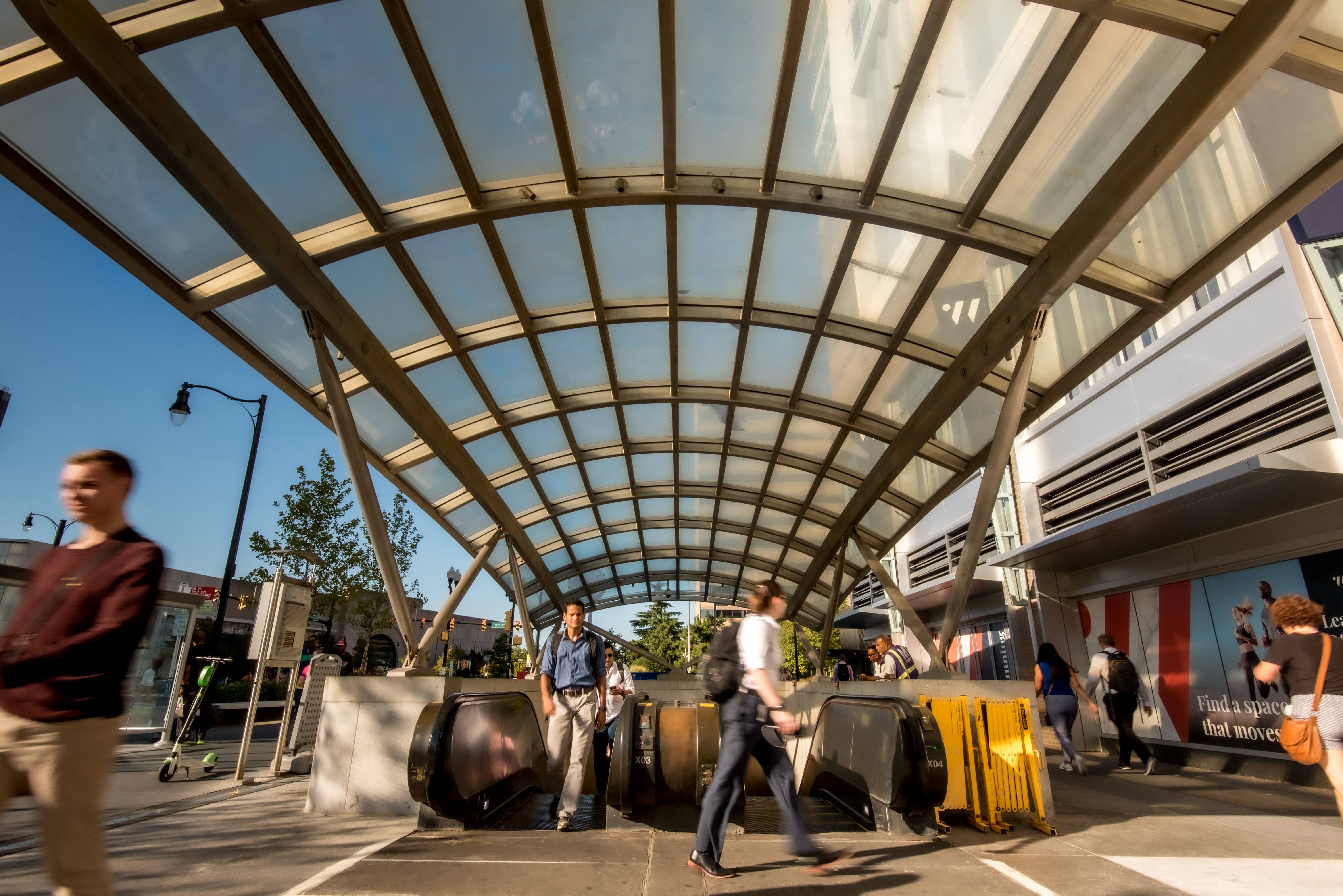 Quick access to Yellow and Blue Metro lines