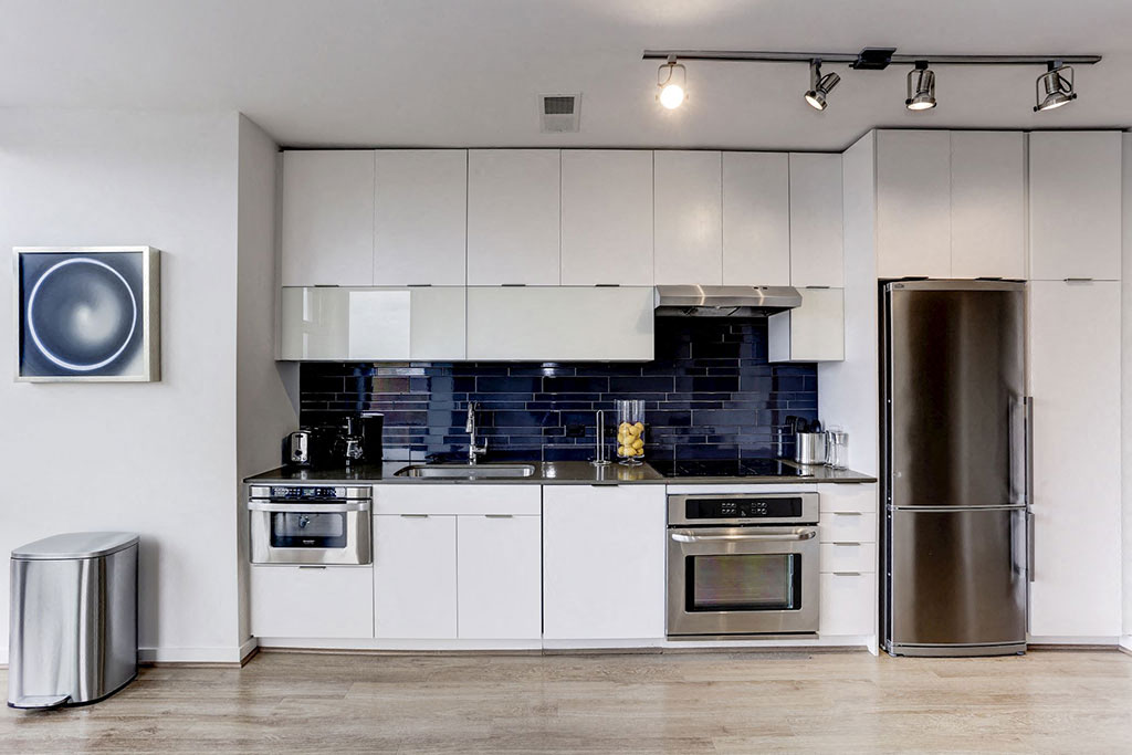 Custom Kitchen Cabinetry with Quartz Countertops 
