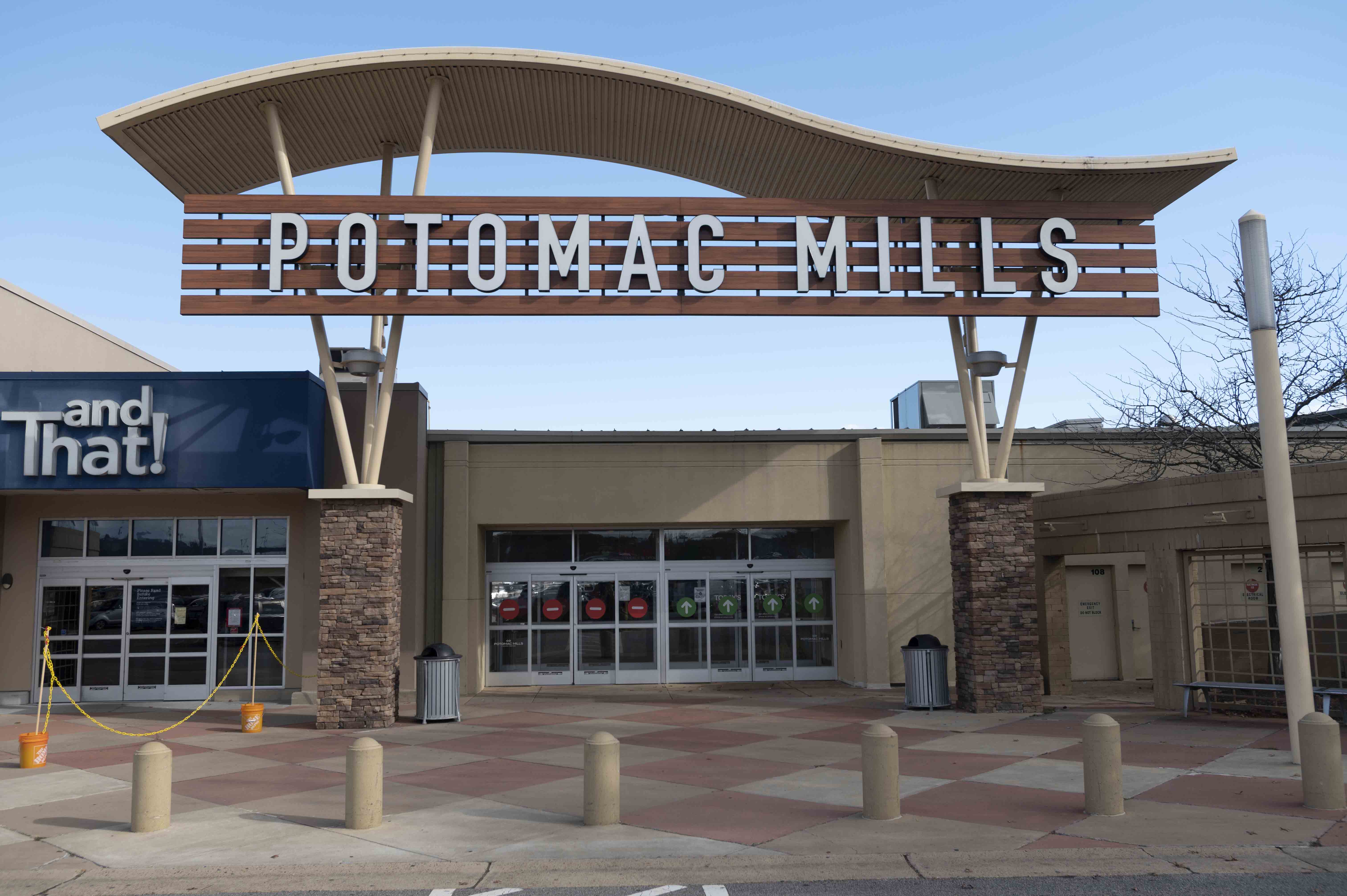 Convenient location to Potomac Mills Shopping Mall Convenient location to Potomac Mills Shopping Mall