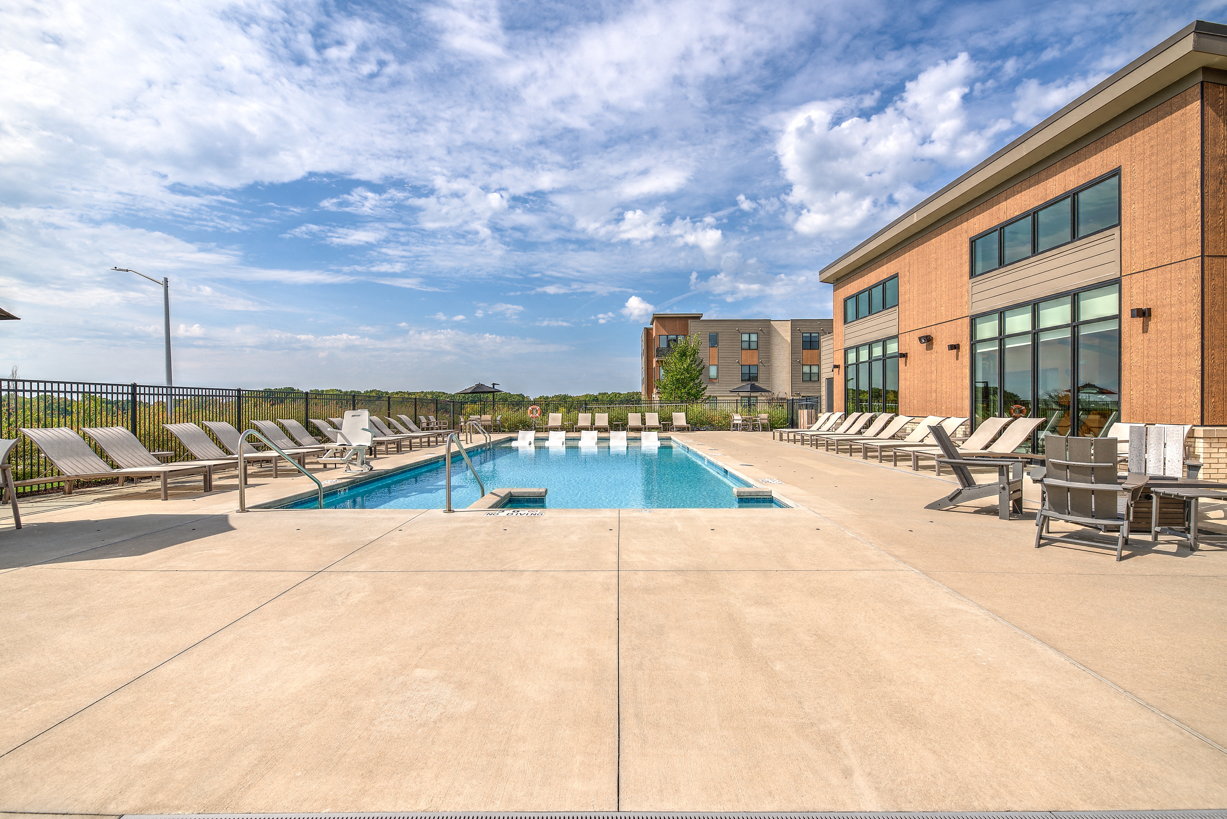 Statesman Apartments Image 32