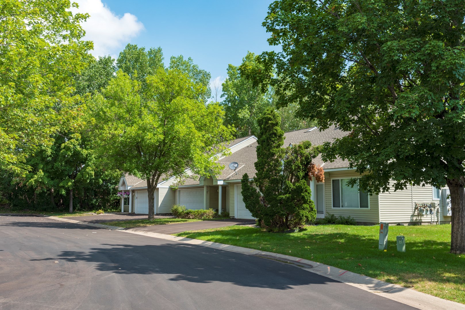 Hills of Eden Prairie Image 16