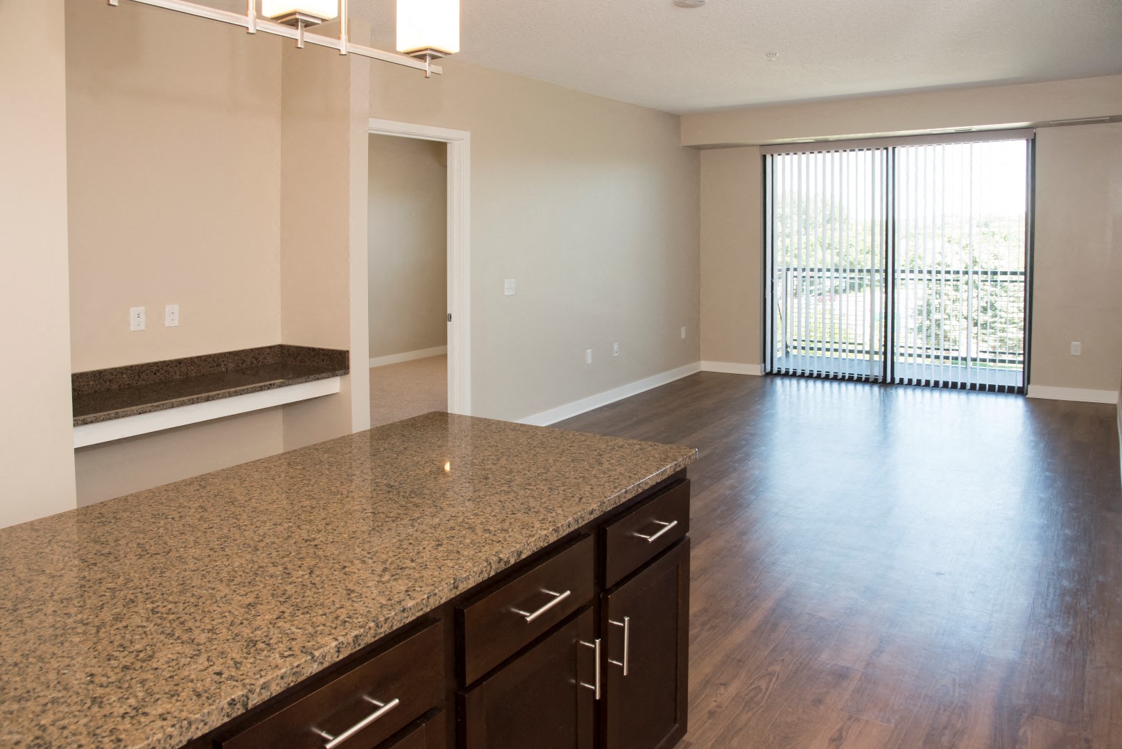 2-BR Columbia
