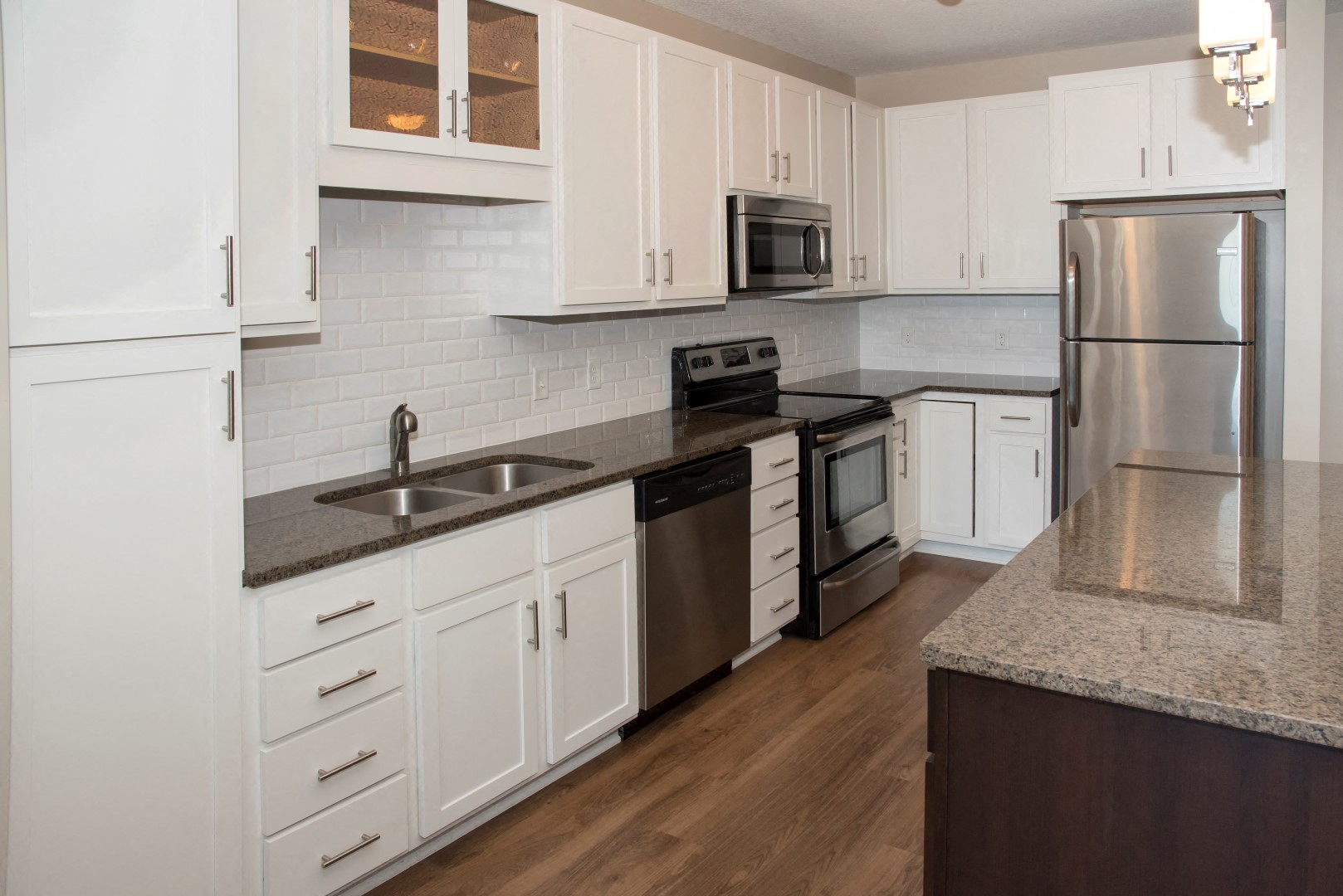 2-BR Columbia