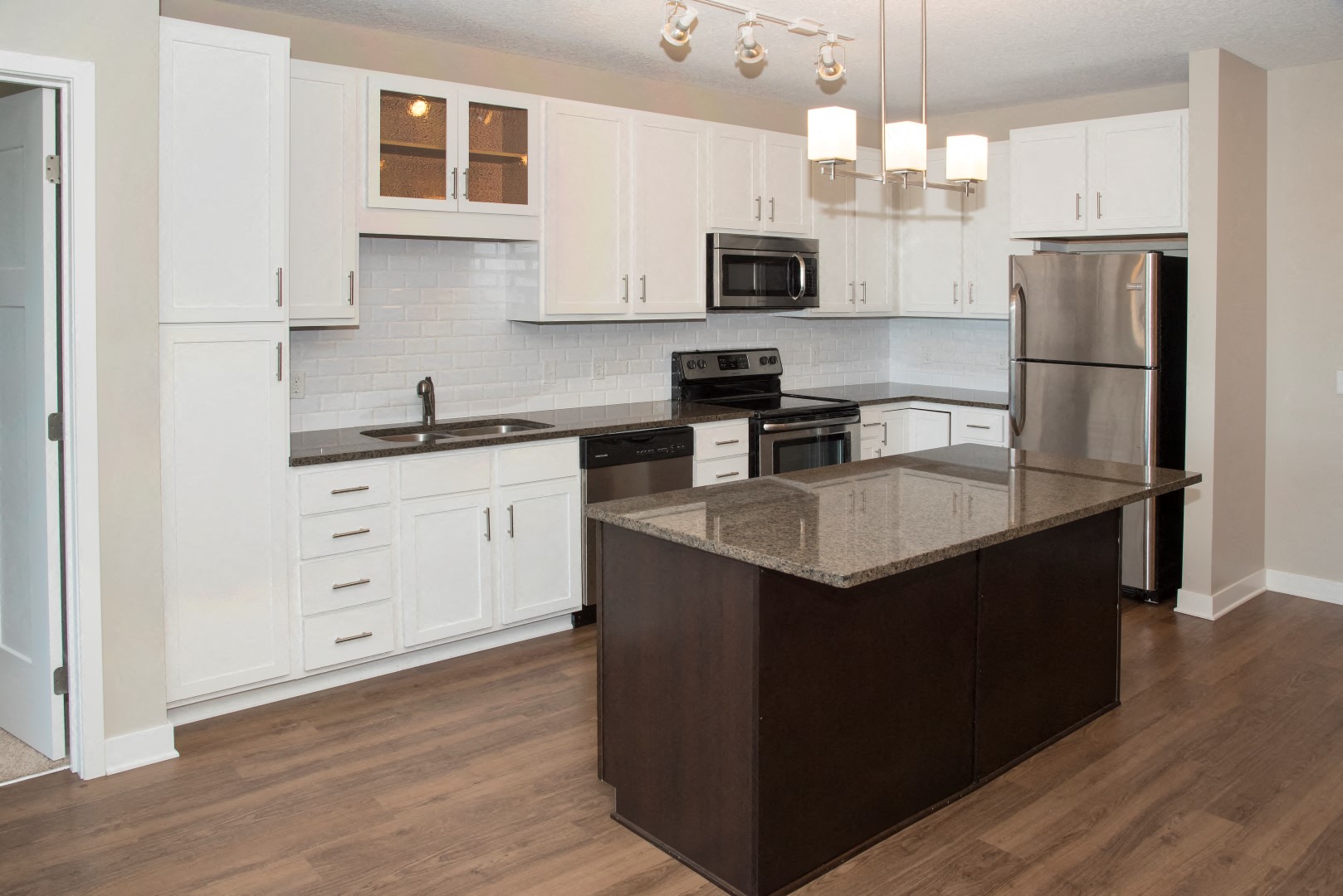 2-BR Columbia