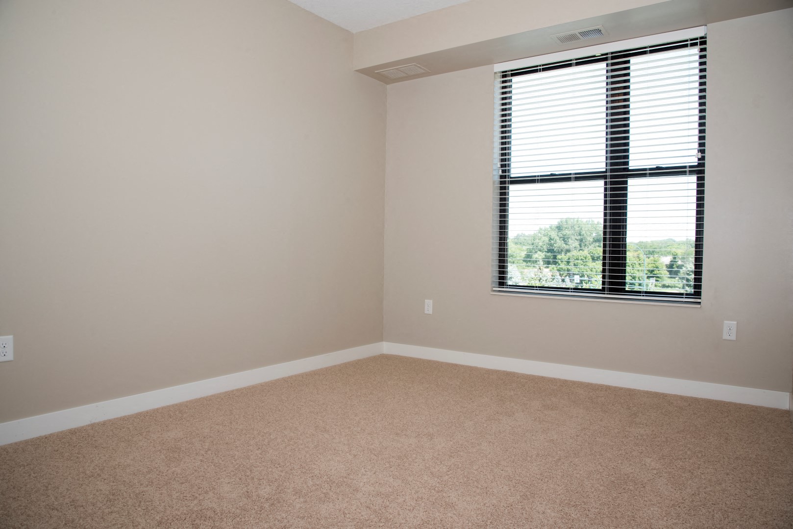 2-BR Columbia