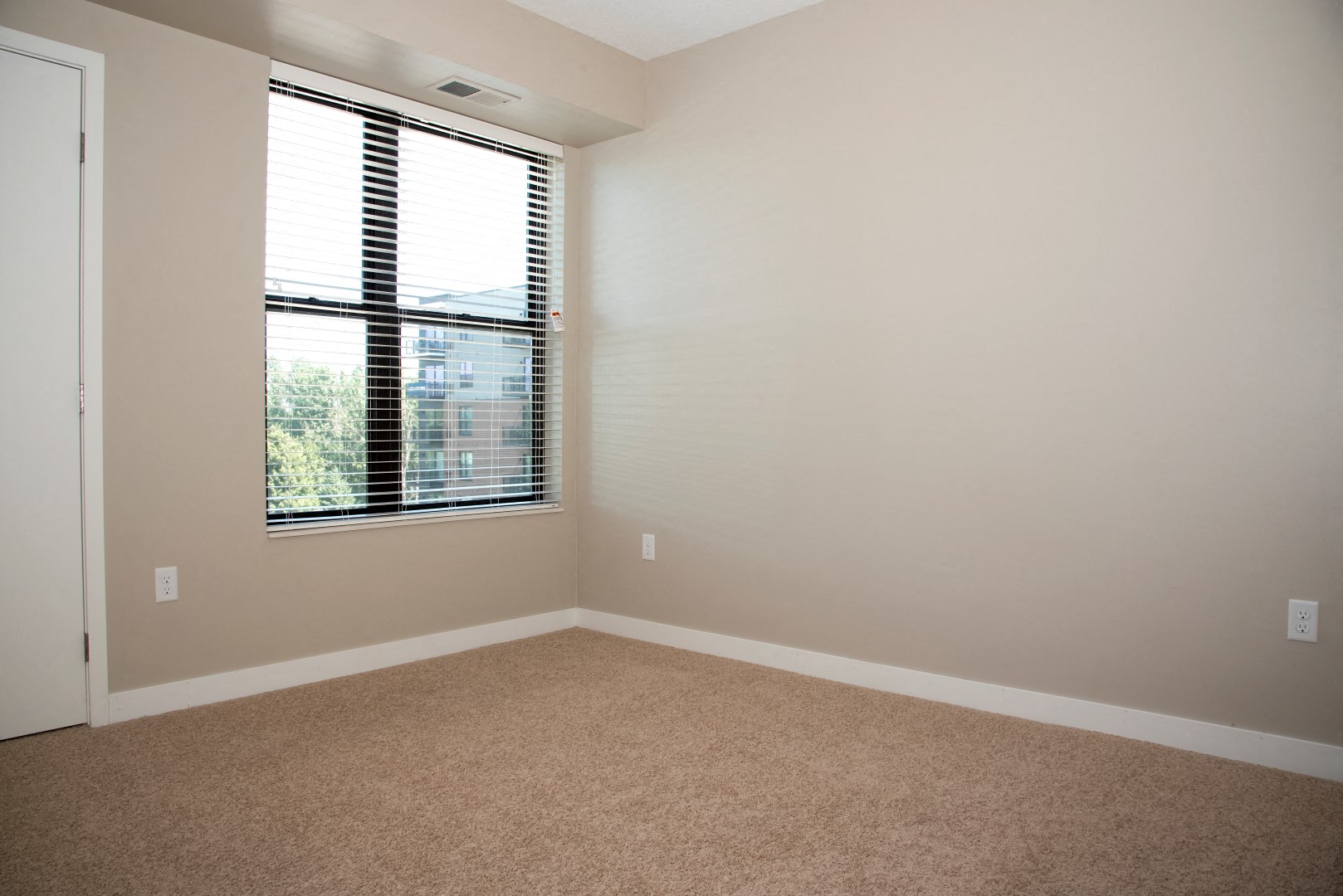 2-BR Columbia