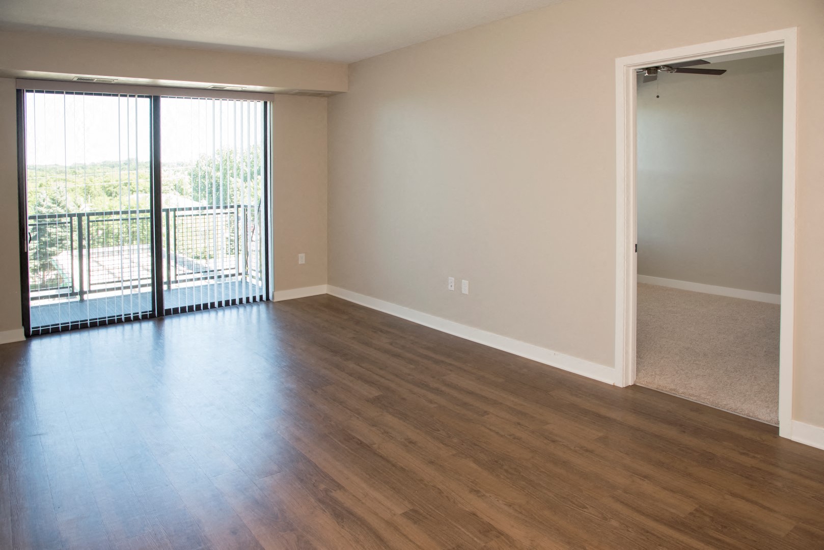 2-BR Columbia