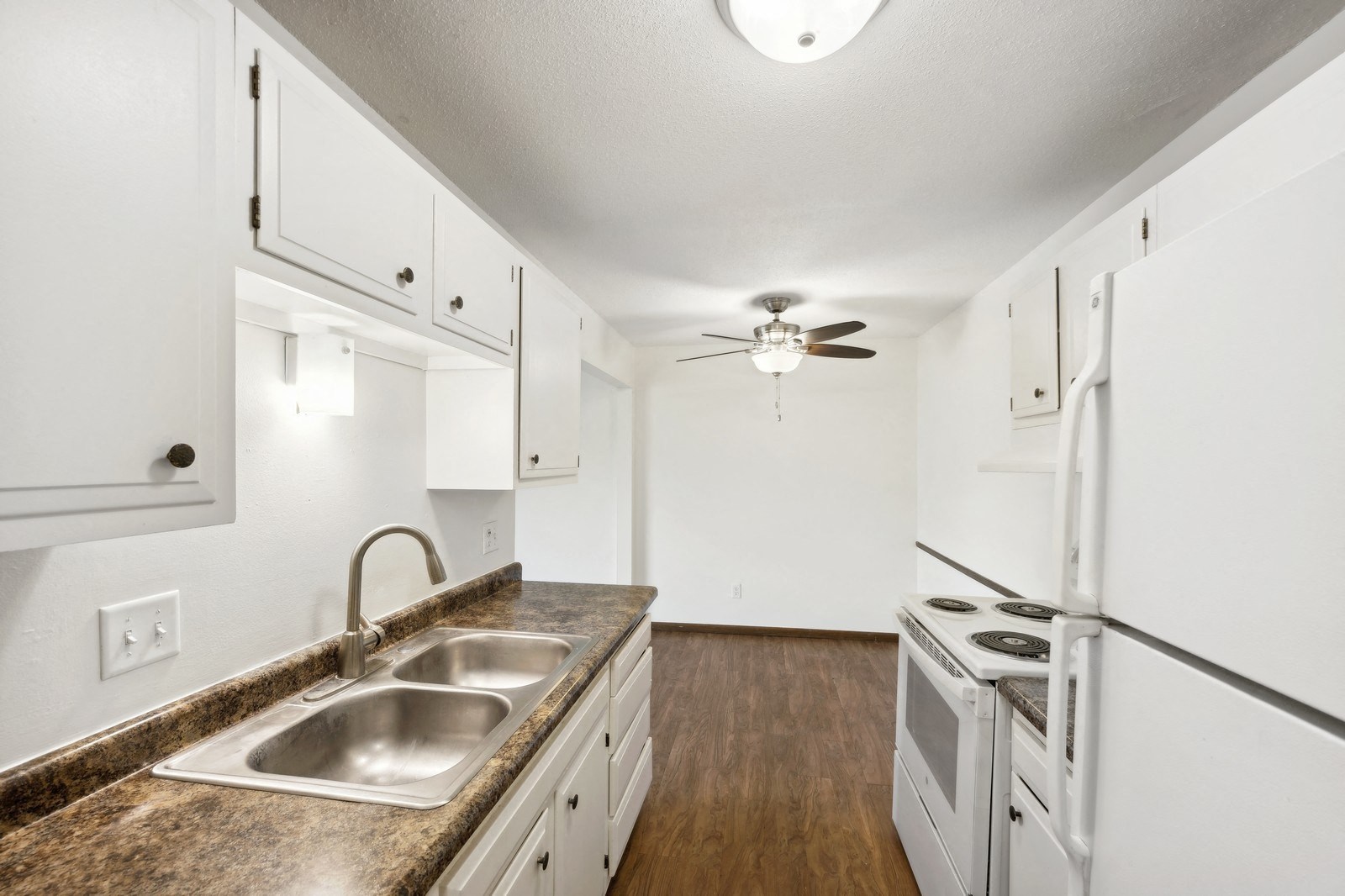 Edina Manor Apartments Image 46