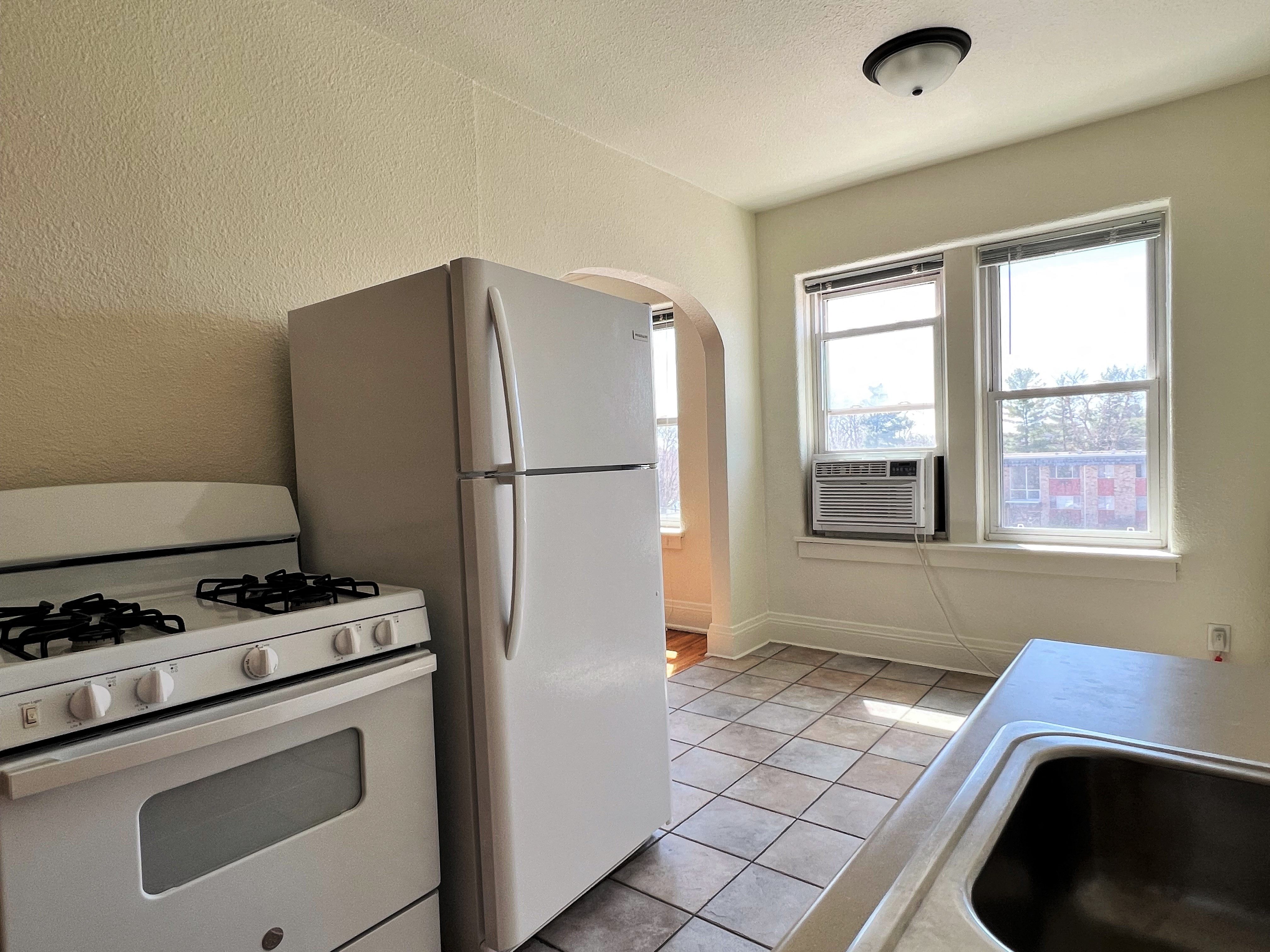 Randolph Apartments Image 6