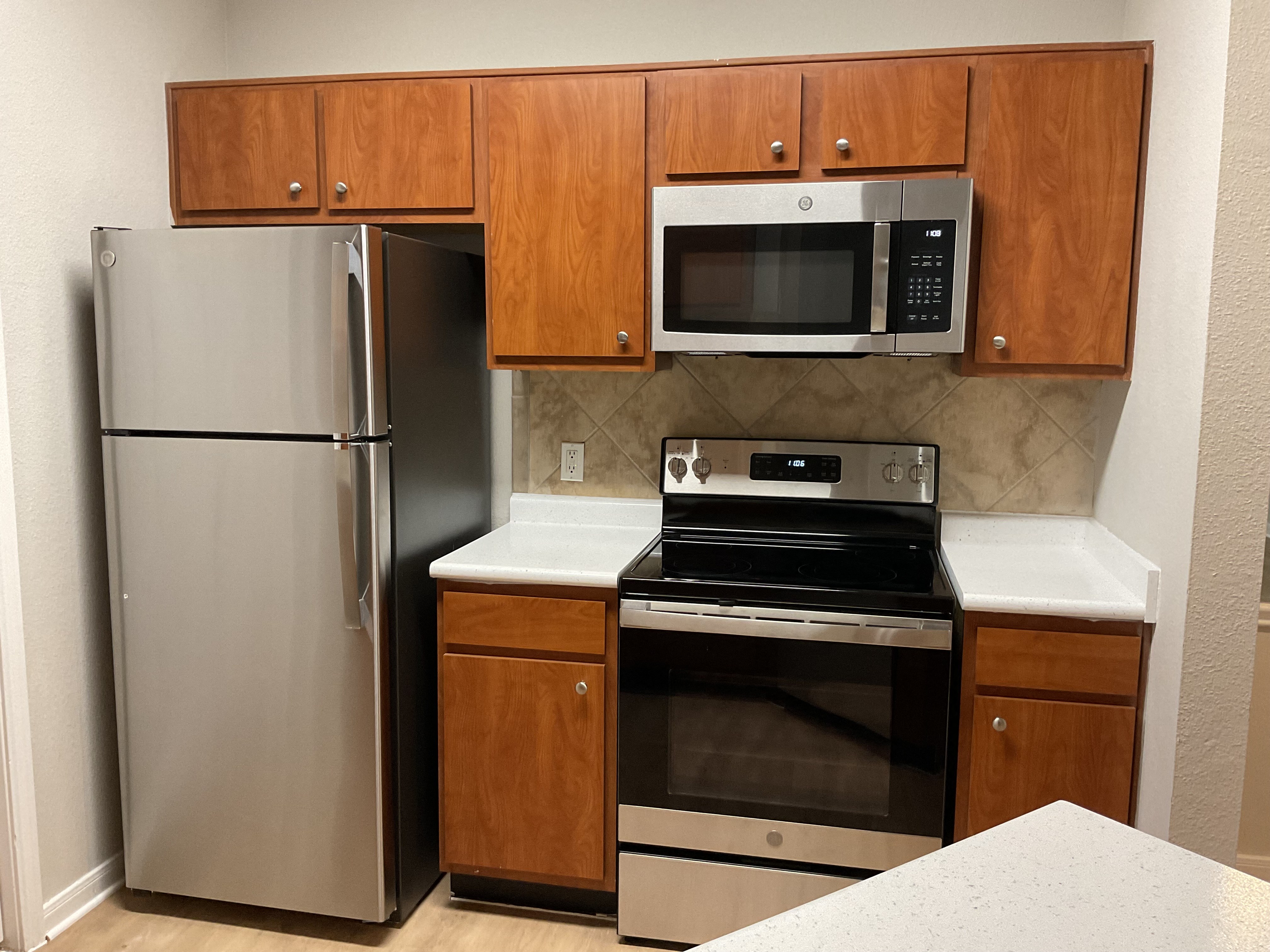 Nestled in a serene setting with beautiful views, Mission Oak apartment provides a peaceful retreat that feels worlds away while being conveniently located near shopping, dining, and major employers.
