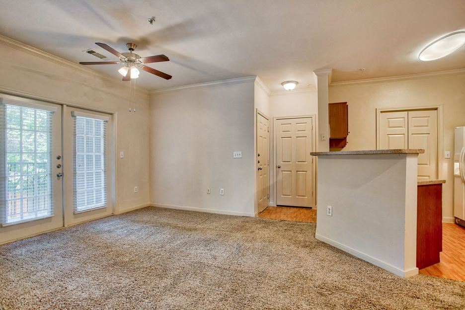 Nestled in a serene setting with beautiful views, Mission Oak apartment provides a peaceful retreat that feels worlds away while being conveniently located near shopping, dining, and major employers.