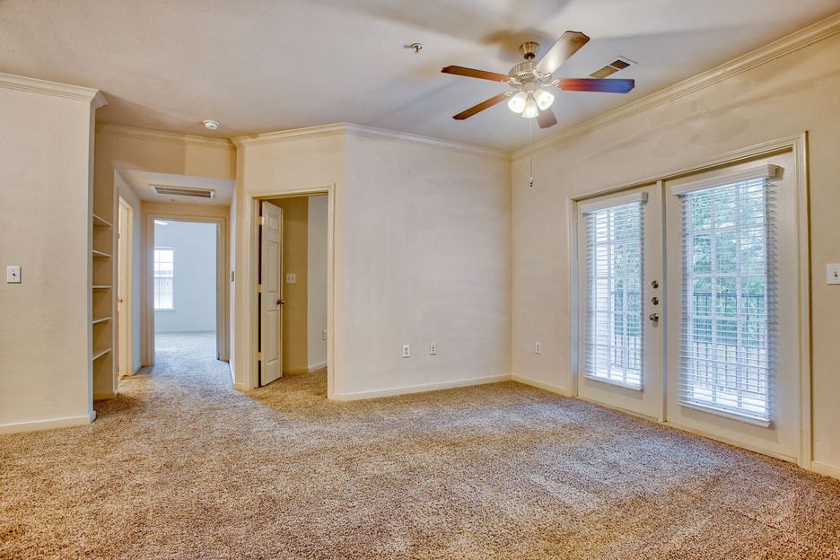 Nestled in a serene setting with beautiful views, Mission Oak apartment provides a peaceful retreat that feels worlds away while being conveniently located near shopping, dining, and major employers.