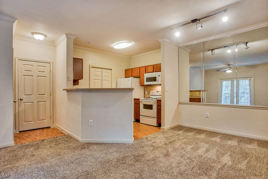 Nestled in a serene setting with beautiful views, Mission Oak apartment provides a peaceful retreat that feels worlds away while being conveniently located near shopping, dining, and major employers.