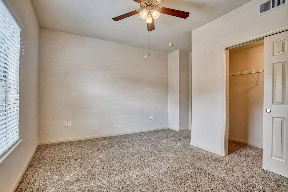 Nestled in a serene setting with beautiful views, Mission Oak apartment provides a peaceful retreat that feels worlds away while being conveniently located near shopping, dining, and major employers.