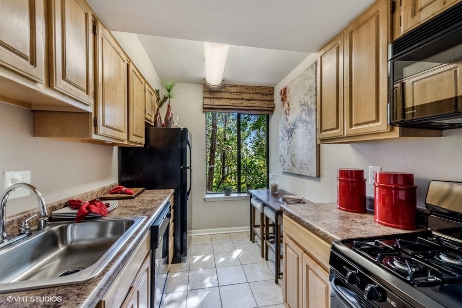 Fully Equipped Kitchens with Breakfast Nook