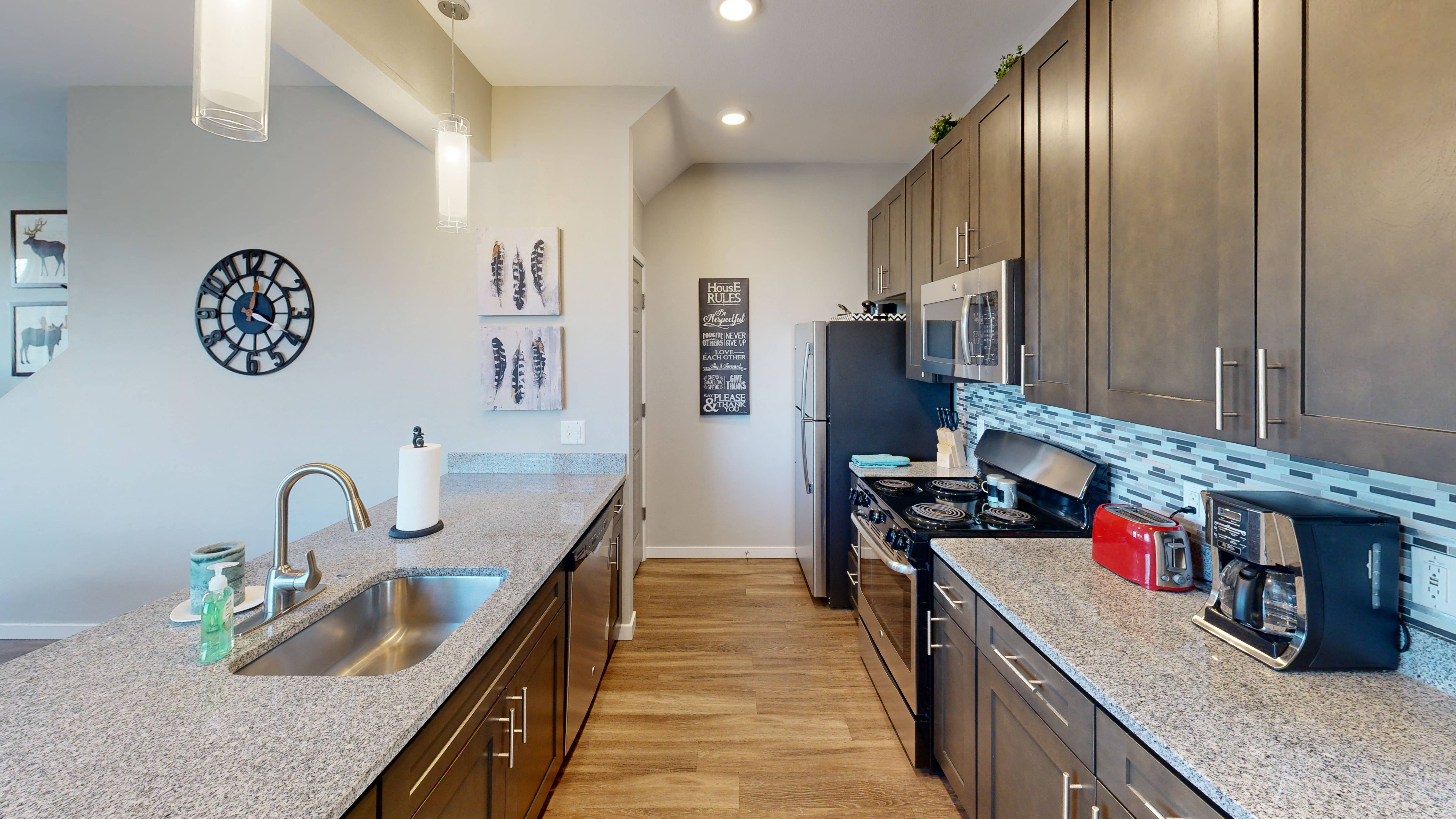 Black Feather Apartment Homes Image 2