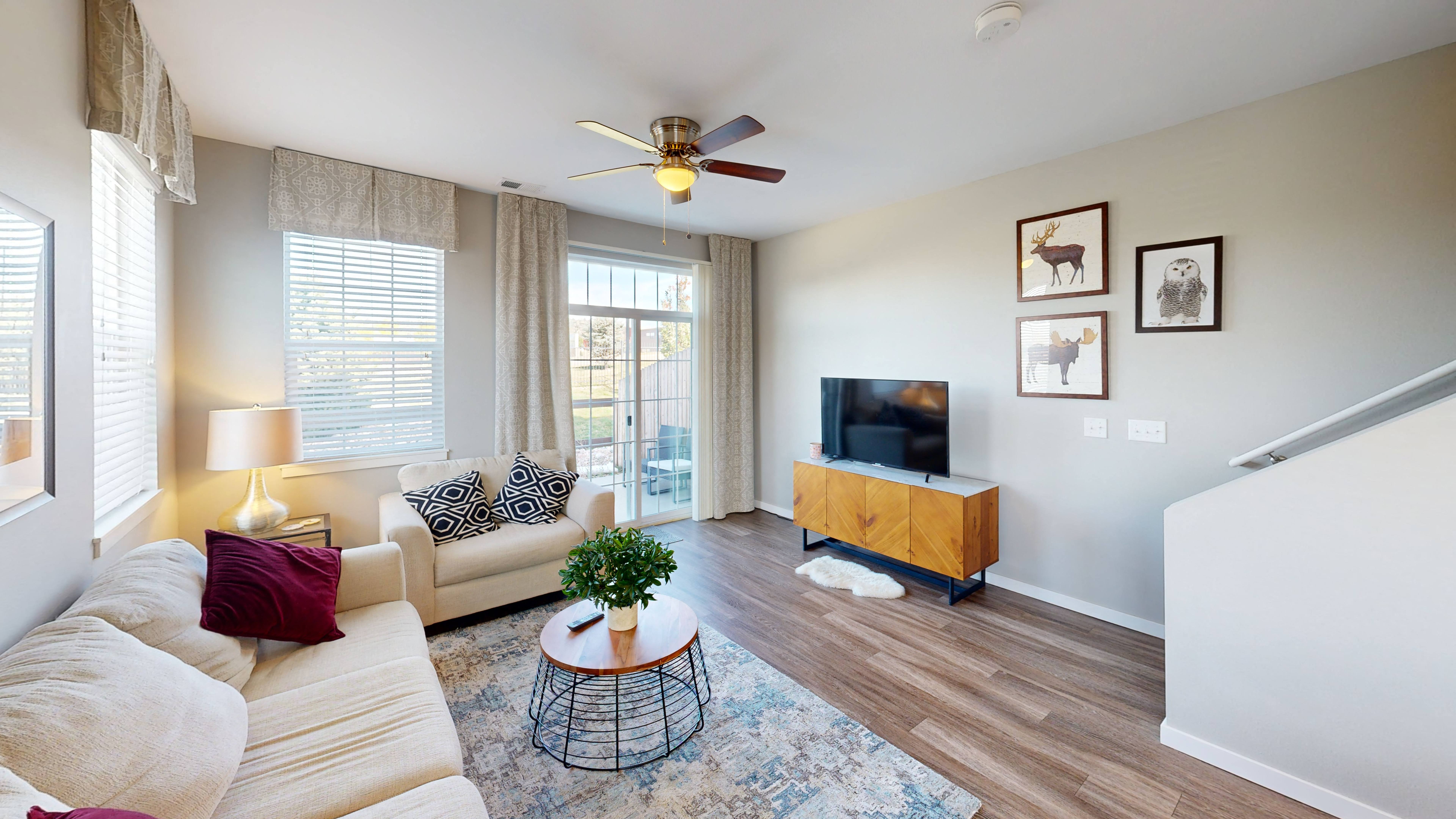 Black Feather Apartment Homes Image 6
