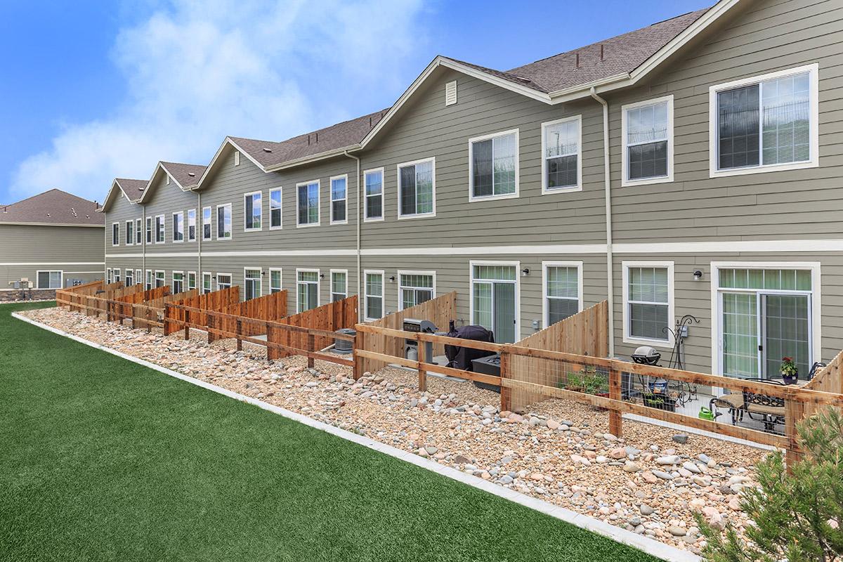 Black Feather Apartment Homes Image 23