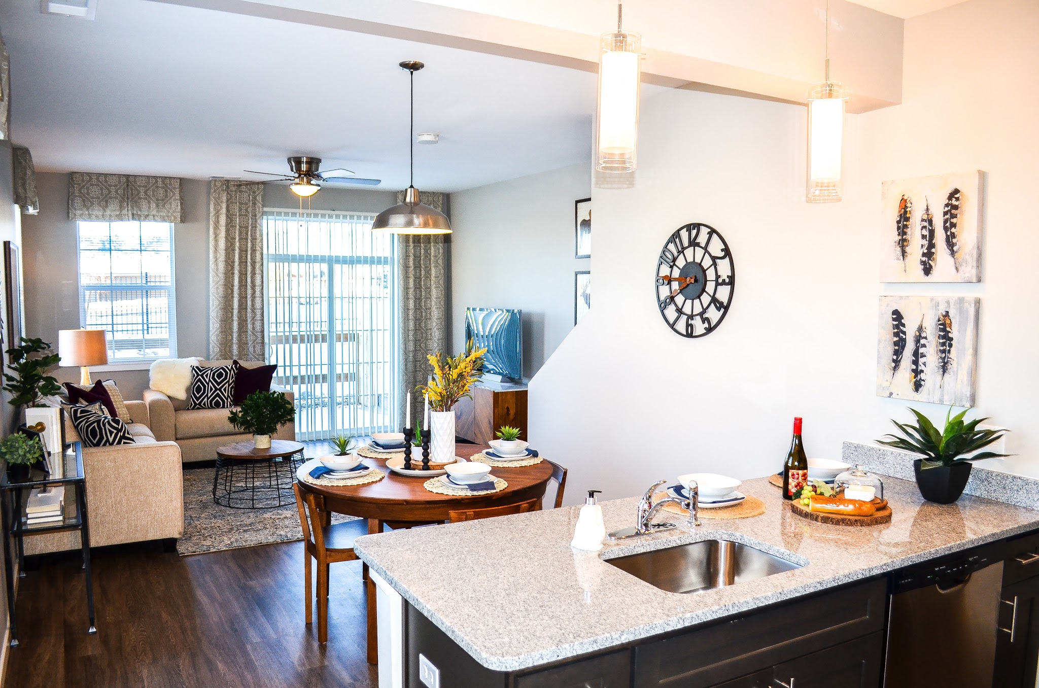 Black Feather Apartment Homes Image 3