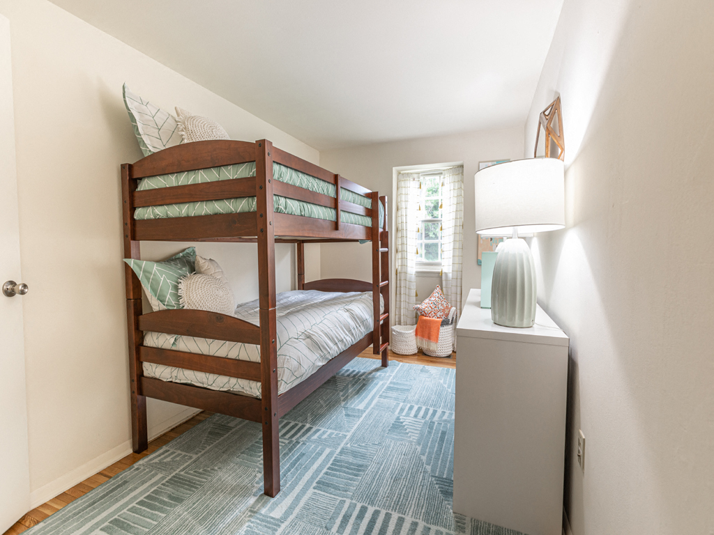 Somerset Woods Townhomes Image 11