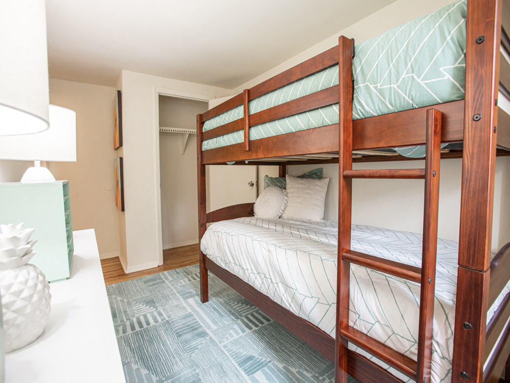 Somerset Woods Townhomes Image 12