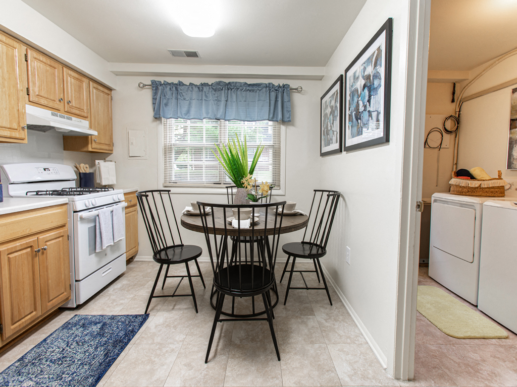 Somerset Woods Townhomes Image 5
