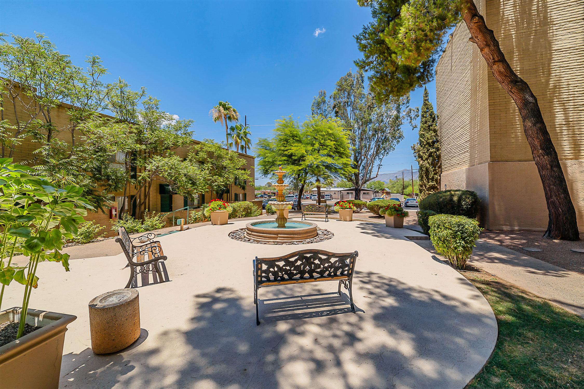 Bellevue Tower Apartments Image 3