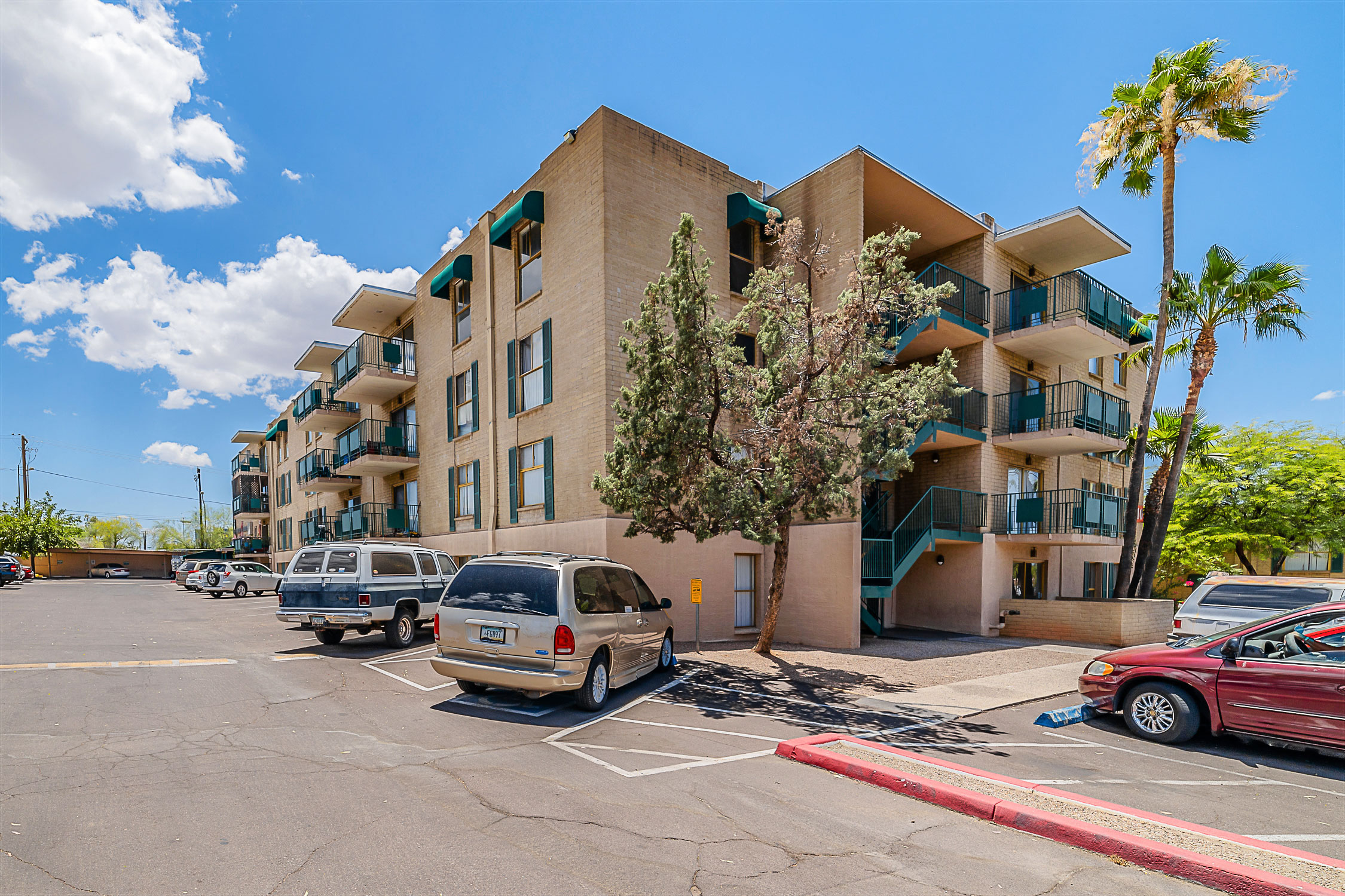 Bellevue Tower Apartments Image 4