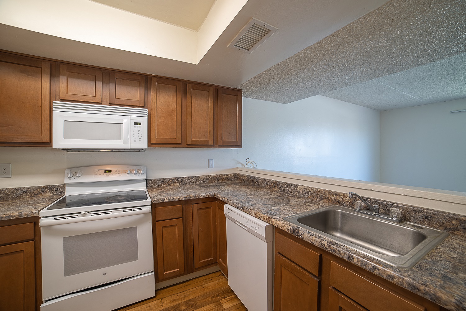 Bellevue Tower Apartments Image 13