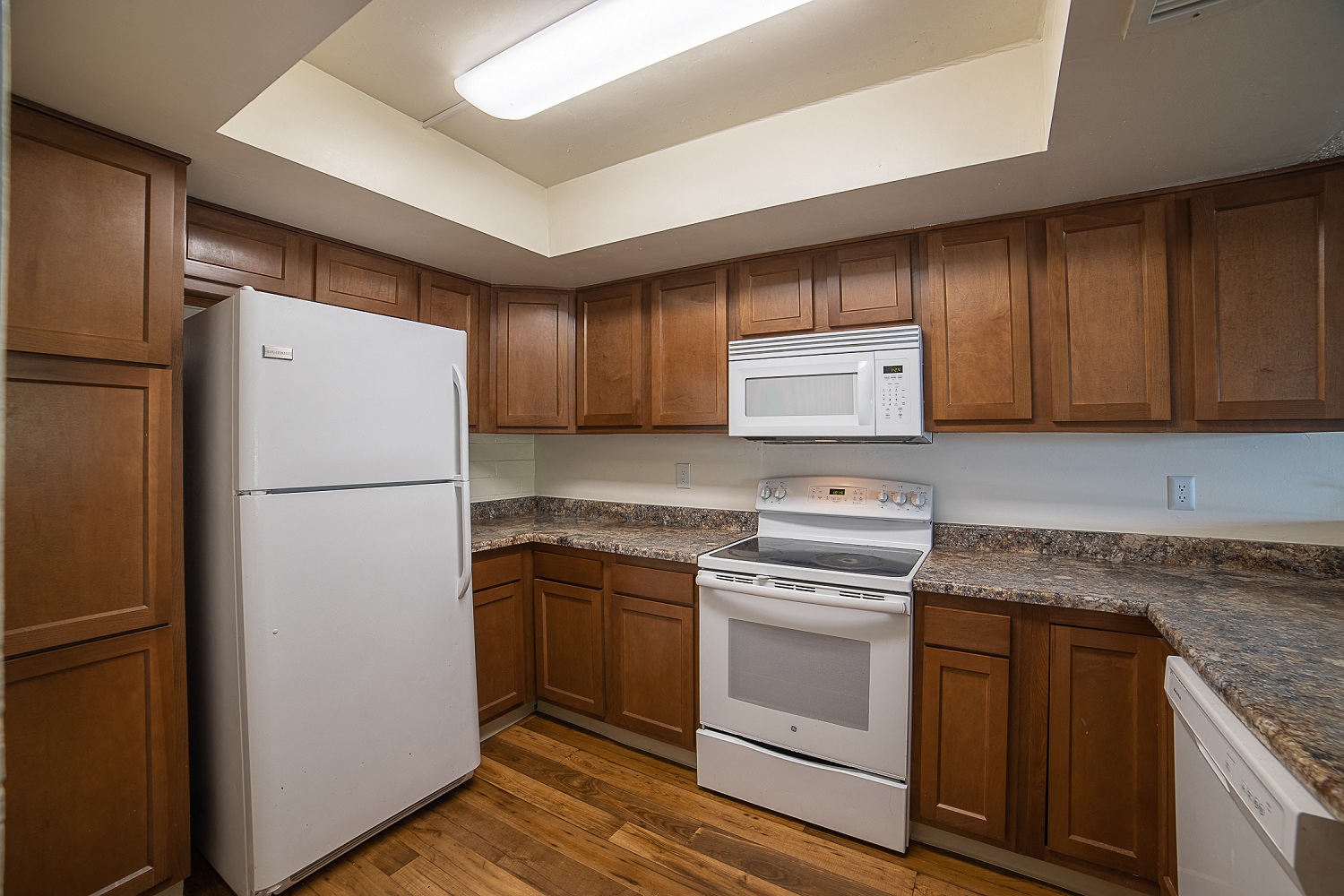 Bellevue Tower Apartments Image 14