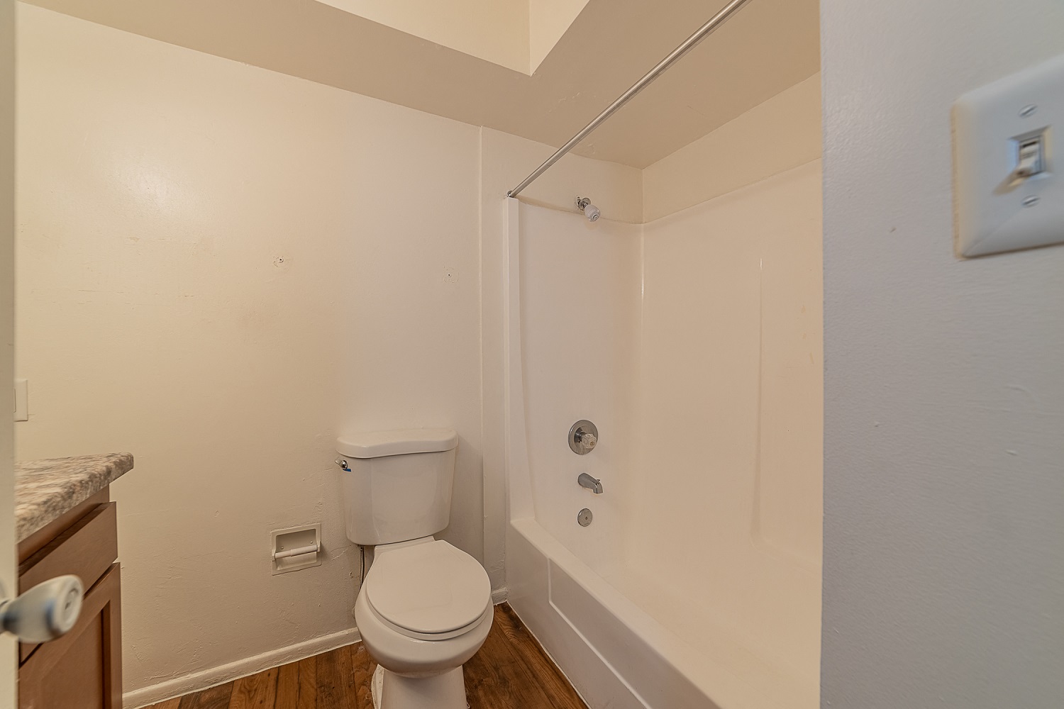 Bellevue Tower Apartments Image 15