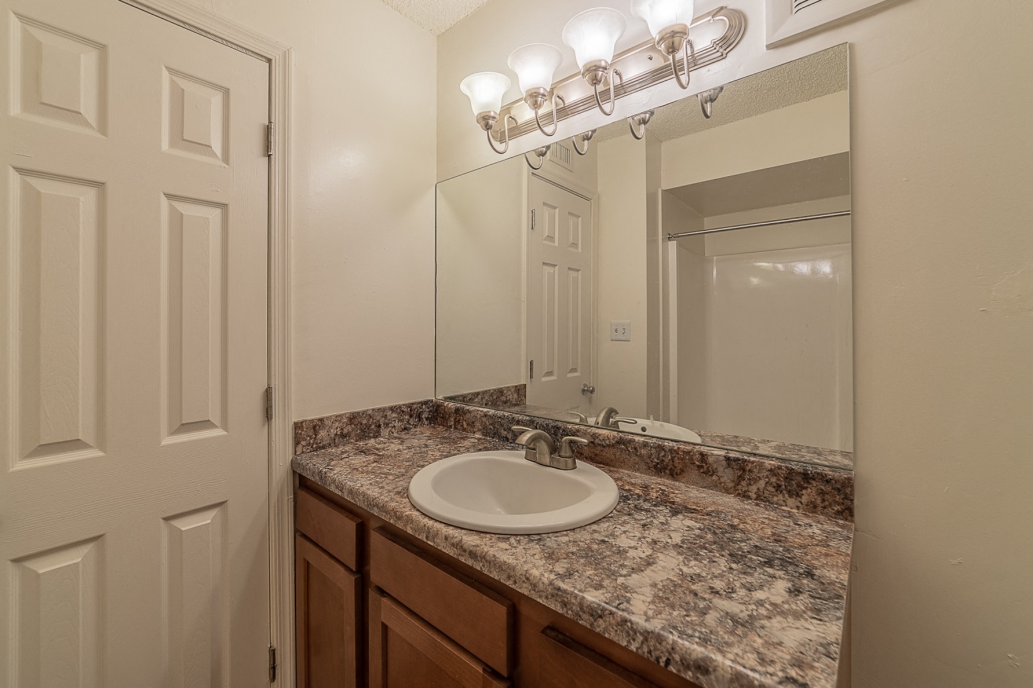 Bellevue Tower Apartments Image 16