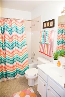 Kingston Square Townhome - Modern Upstairs Full Bathroom