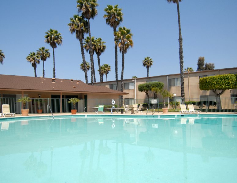 Riviera De Ville Apartments in San Diego, CA