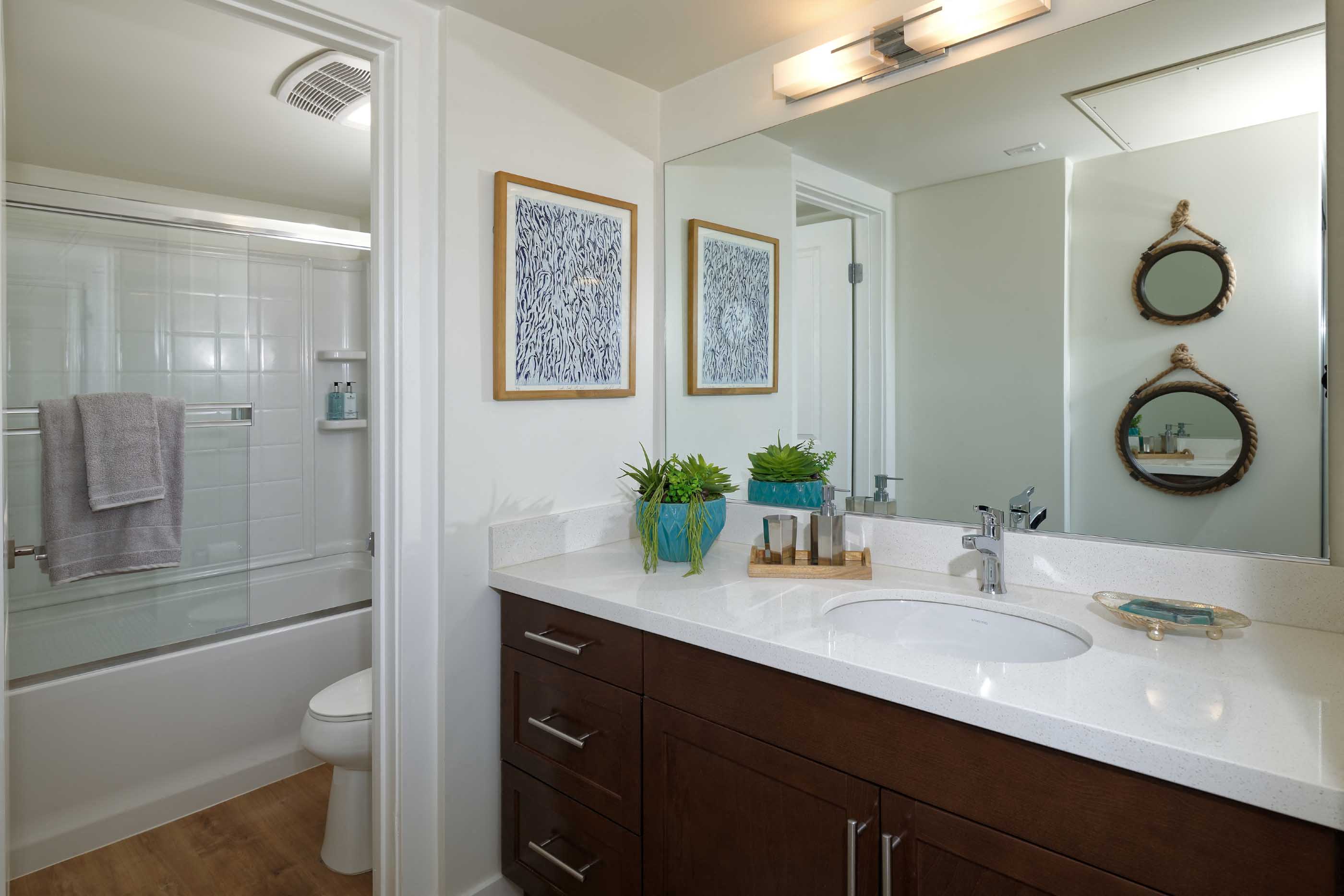 Wayfarer® Apartments + Marina Image 10