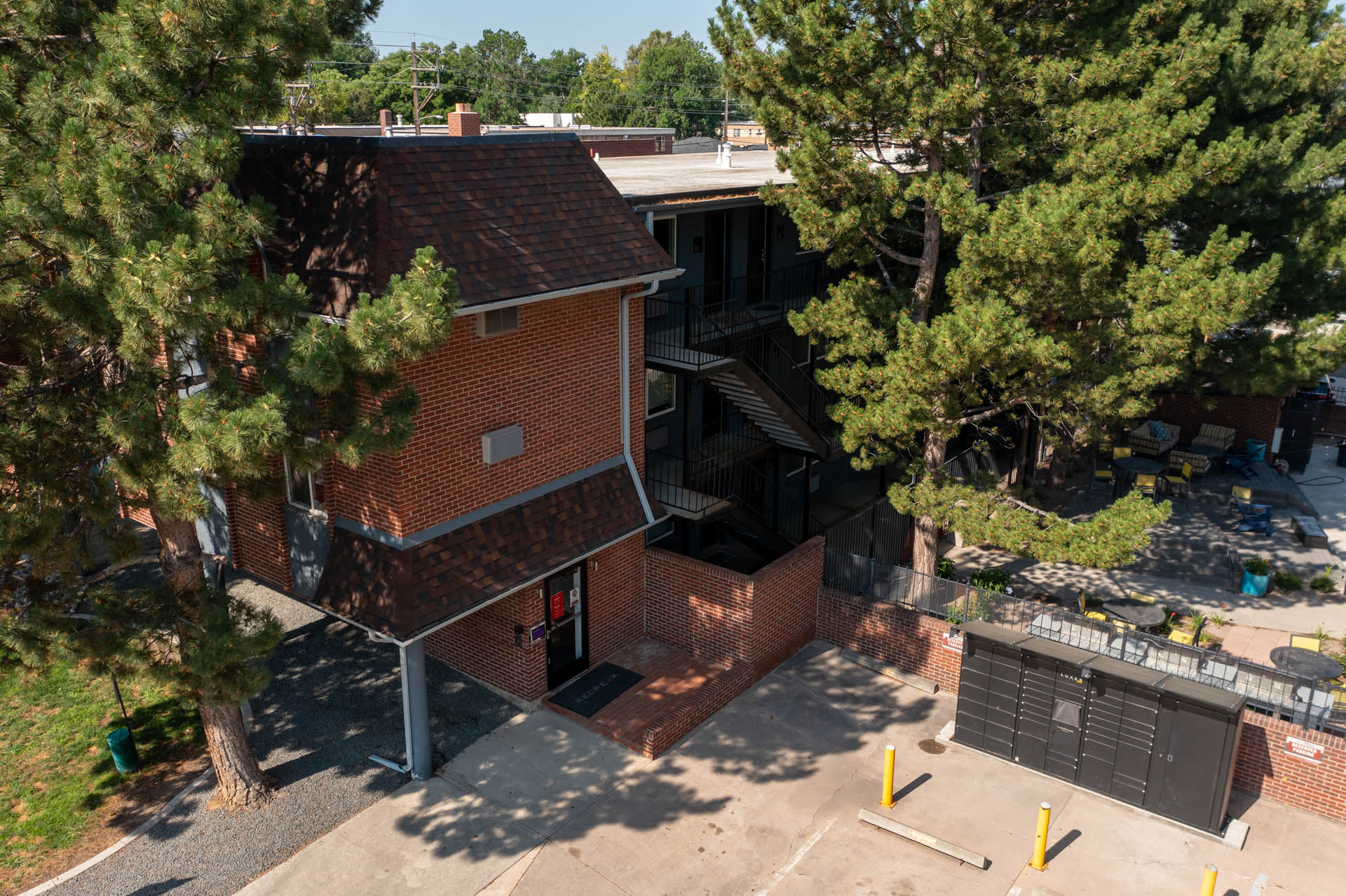 805 Dahlia Exterior