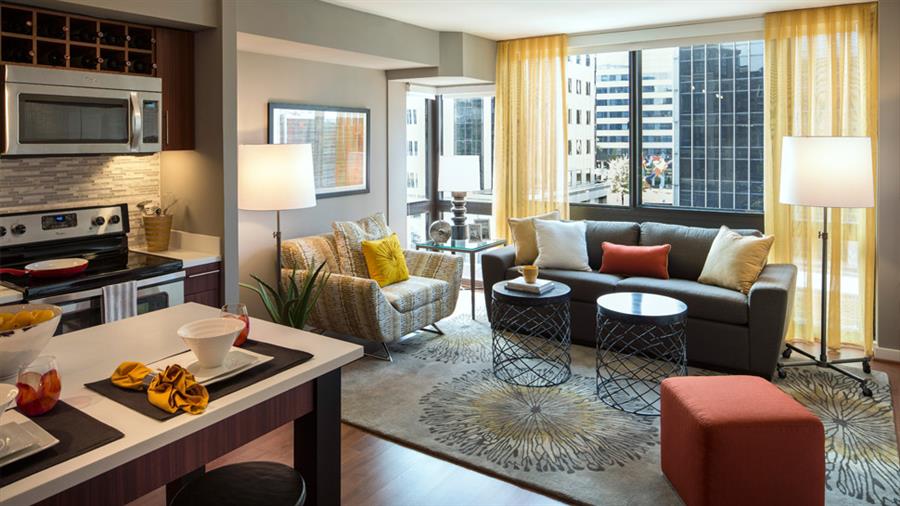 Floor-to-ceiling windows overlooking the skyline Floor-to-ceiling windows overlooking the skyline