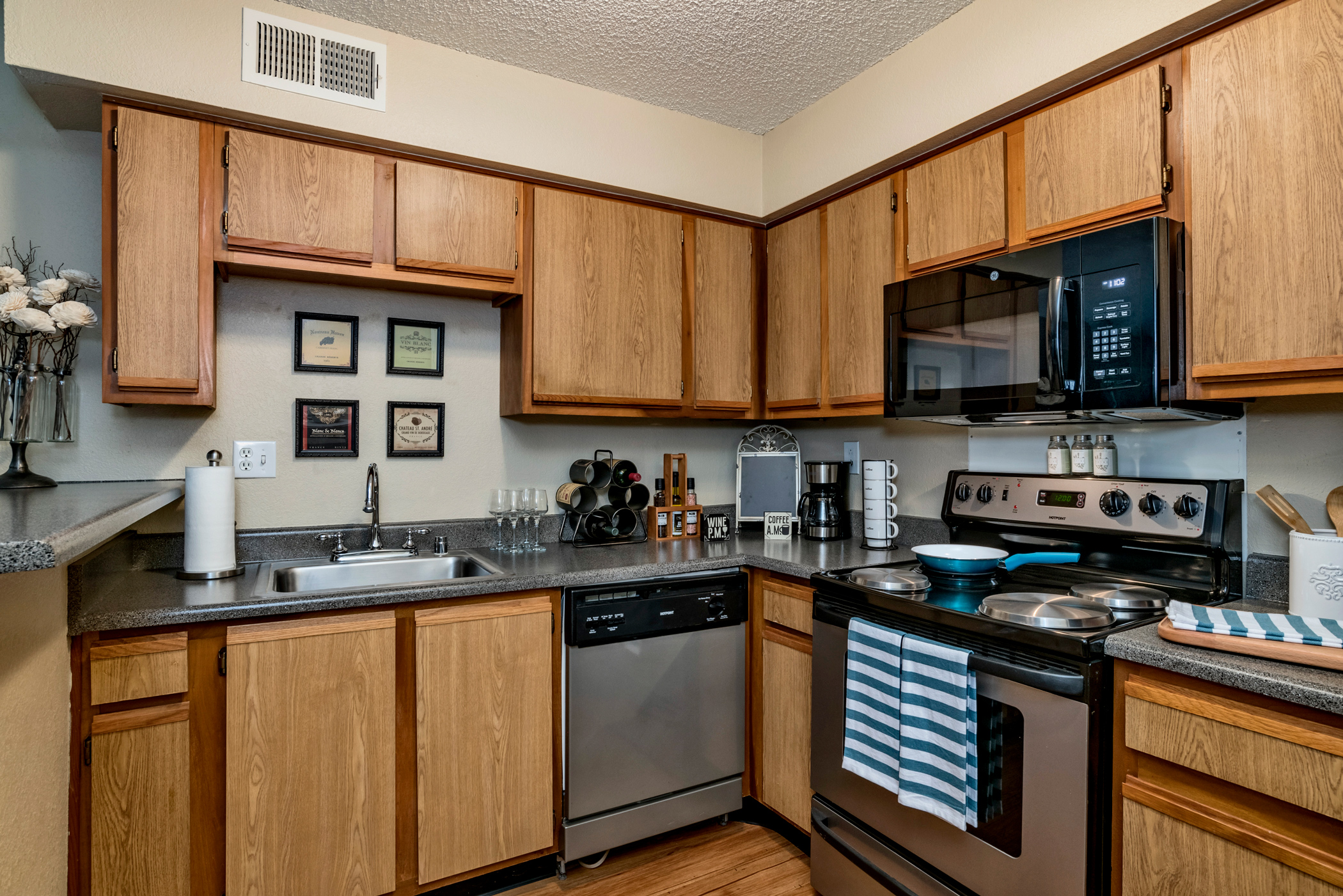 Country Club West Apartments Image 23