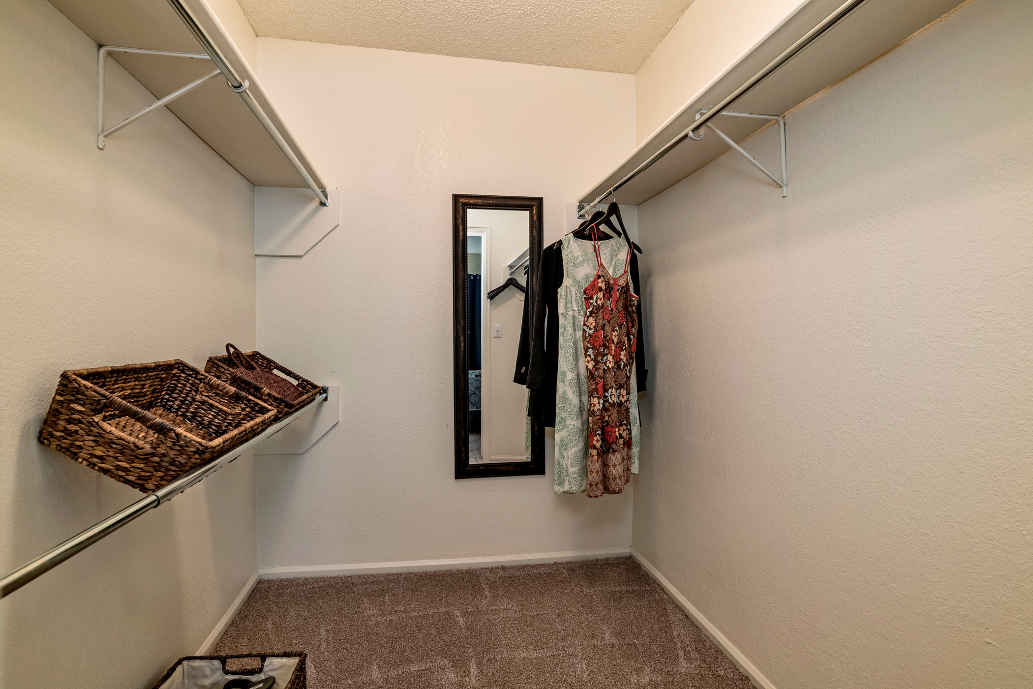 Country Club West Apartments Image 33