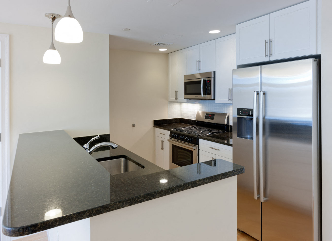7 Cameron Apartments Image 4