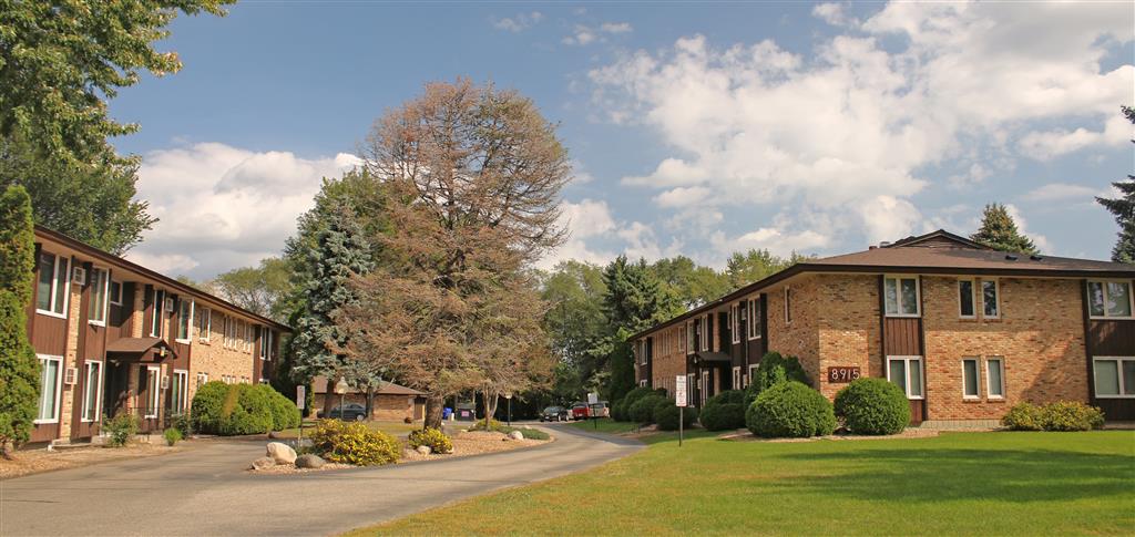 Cedar Manor Exterior