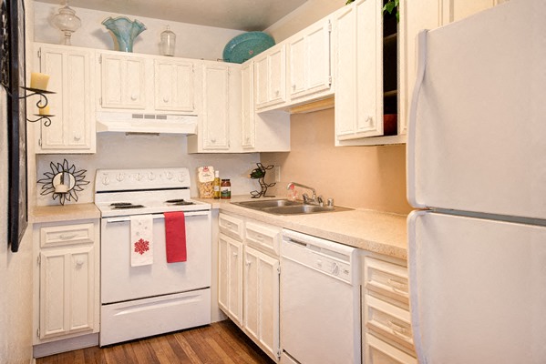 Desert Creek Apartments Image 10