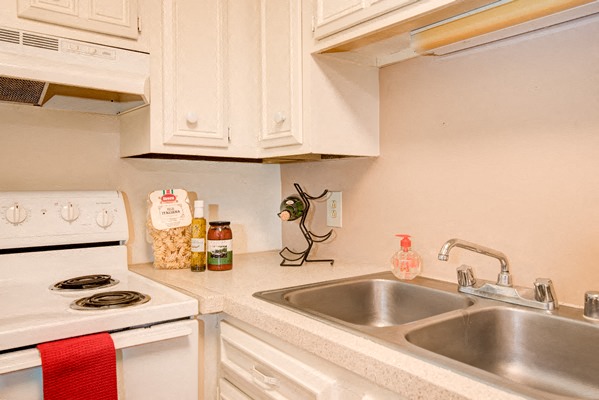 Desert Creek Apartments Image 11